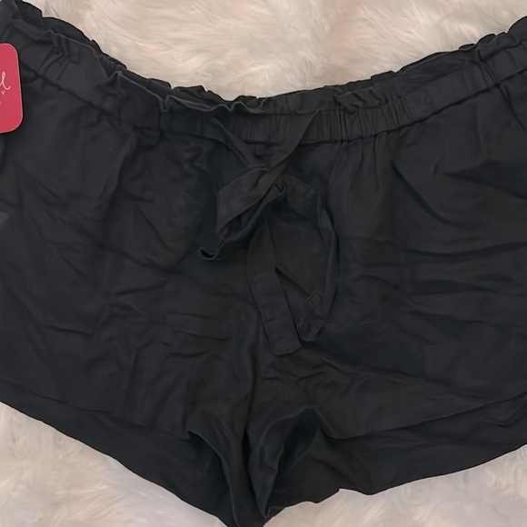 ⭐️NWT Maternity Pull on Shorts - Picture 2 of 5